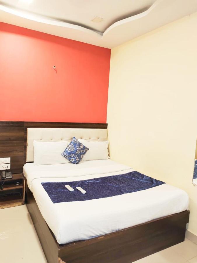 מומביי Hotel Golden Galaxy - Santacruz East מראה חיצוני תמונה